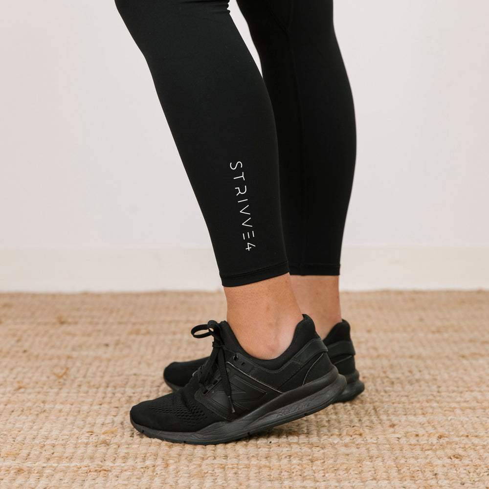 
                      
                        Signature Leggings Black
                      
                    